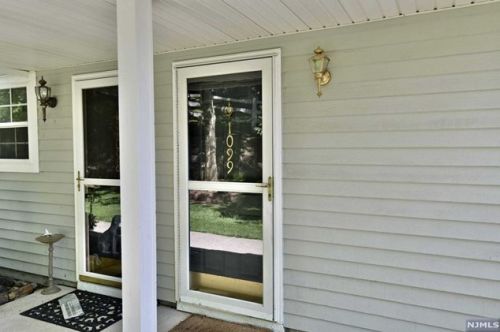 1099 Devon Ct, Mahwah NJ  07430-3244 exterior