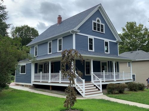 64 Amherst St, Worcester, MA 01602-2033