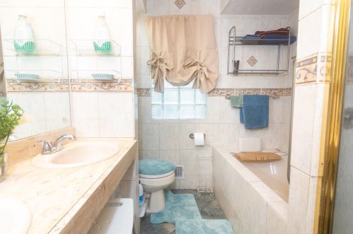 8236 37, Milwaukee WI 53210-3047 exterior