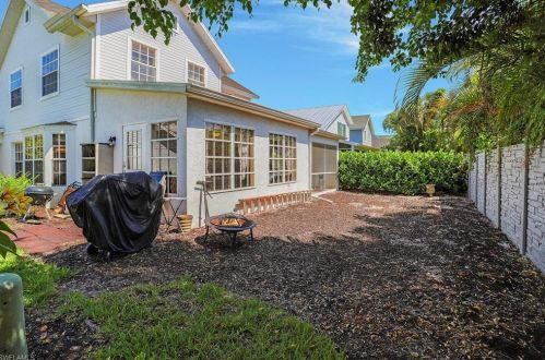 3201 Carriage Cir, Naples, FL 34105-2700