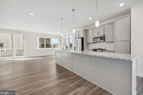 16666 Crabbs Branch Way, Rockville MD 20855-2201 exterior