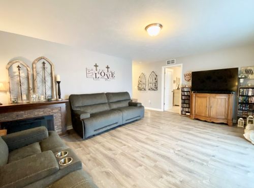 554 Oak Mdw Dr, Middlevle MI 49333-8478 exterior