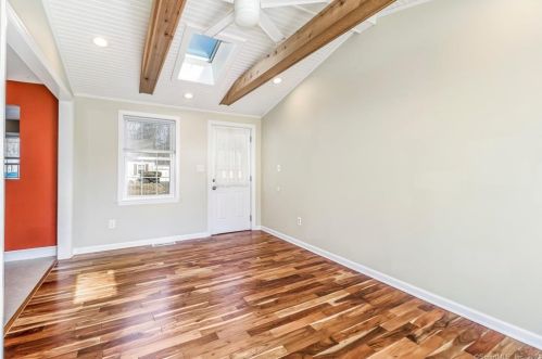 12 Monroe St, North Haven CT 06473-1813 exterior