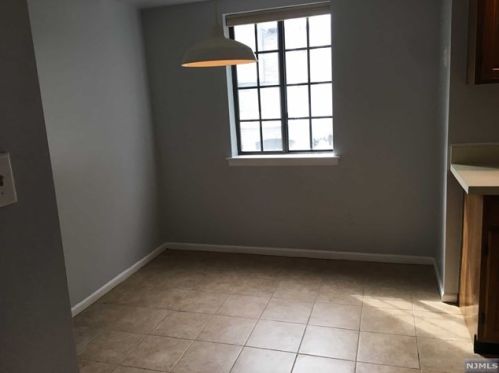 202 Mark Twain Way, Mahwah NJ  07430-3403 exterior