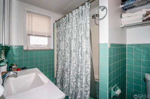 42 Leick Ave, Carteret NJ 07008-2841 exterior