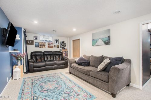 822 Royal Oak St, Wyoming MI exterior