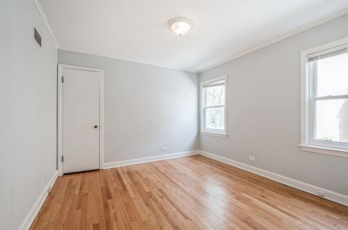 7415 Claremont Ave, Chicago IL 60645-1741 exterior