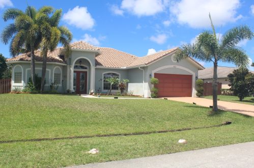 833 Janette Ave, Fort Pierce, FL 34953-1212