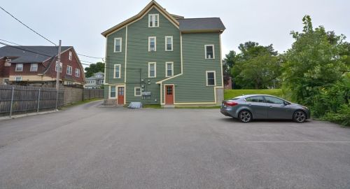 32 Burncoat St, Worcester MA 01605-1814 exterior