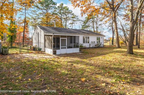 501 1st St, Lakehurst NJ  08759-5619 exterior