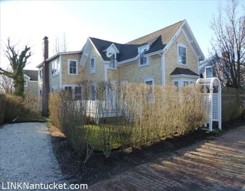 34 Cliff Rd, Nantucket MA  02554-3644 exterior