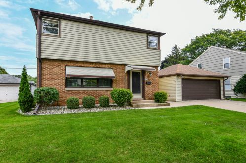 5360 Navajo Ave, Milwaukee, WI 53217-5035