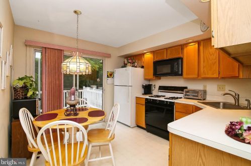 9 Kimberly Dr, Runnemede NJ 08078-2104 exterior