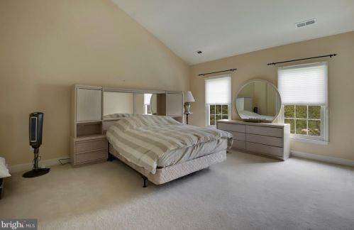 10720 Cloverbrooke Dr, Rockville MD 20854-6372 exterior