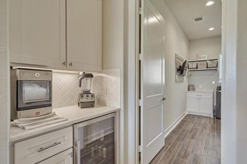 98 Lk Est Dr, Montgomery TX 77356-8066 exterior