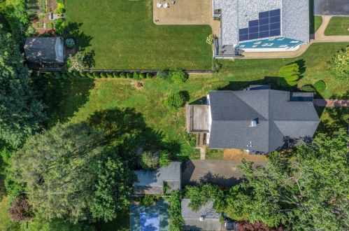 8 Un St, Milford CT 06460-4724 exterior