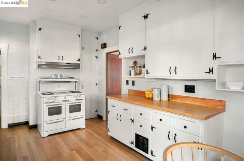 3301 Claremont Ave, Berkeley CA 94705-2710 exterior