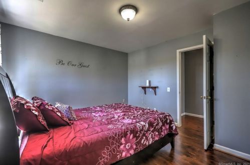 31 Lookout Hl Rd, Milford CT 06461-1878 exterior