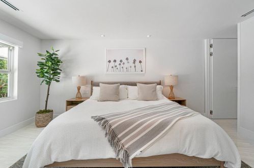 5256 Boca Marina Cir, Boca Raton FL  33487-5247 exterior