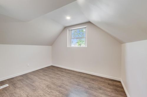 8740 Escanaba Ave, Chicago IL  60617-3115 exterior