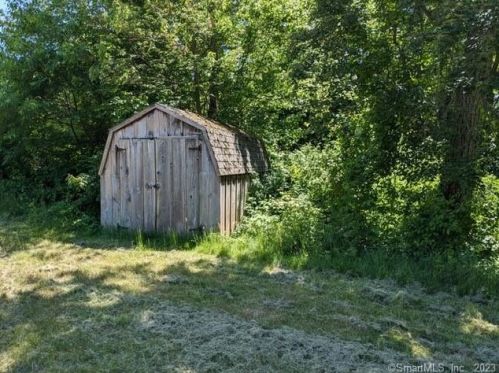 475 Putnam Pike, Killingly CT 06241-1608 exterior