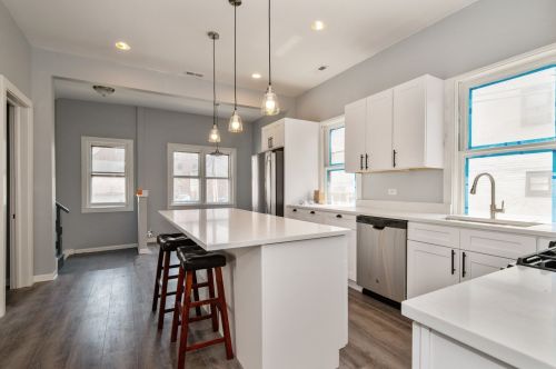 3615 Ravenswood Ave, Chicago IL  60613-3510 exterior