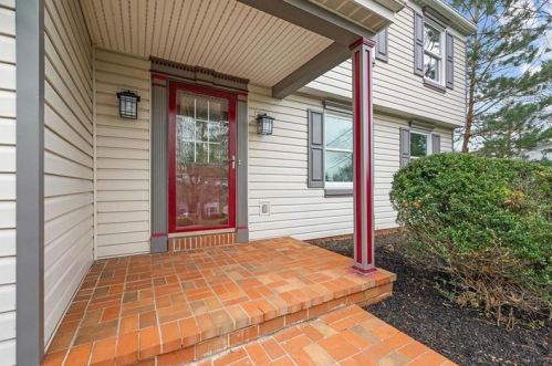 210 Essex Knoll Dr, Moon Twp, PA 15108-3226