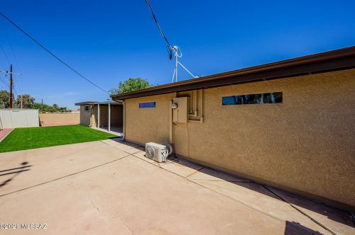 8648 Kenyon Dr, Tucson AZ  85710-4234 exterior