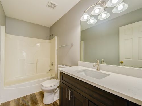 6 Augusta Dr, Streamwood IL 60107-1290 exterior