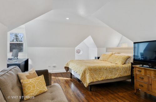 4860 Berwyn Ave, Chicago IL 60640-2007 exterior