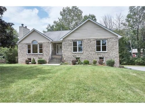 1 Park Circle Dr, Middletown, NY 10940-2945