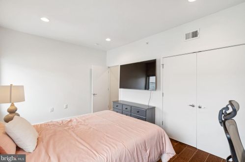 1324 Howard St, Philadelphia PA 19122-2445 exterior