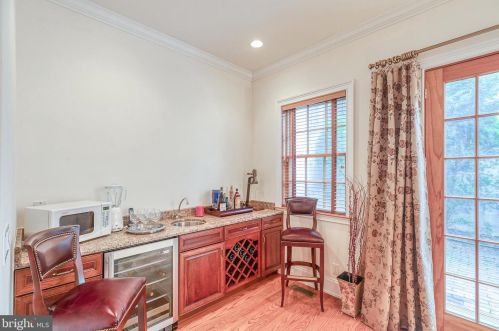 124 Bainbridge St, Philadelphia PA 19147-1866 exterior