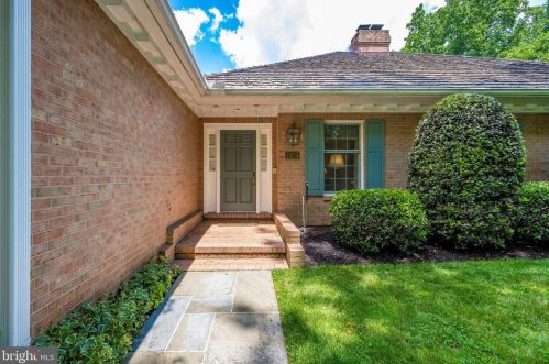 11824 Danville Dr, Rockville, MD 20852-3720