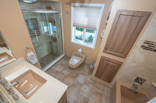 168 Suffolk Ave, Babylon NY 11704-2825 exterior