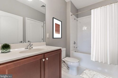 250 Carson Ter, Huntingdon Valley PA 19006-4718 exterior