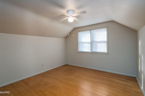 1423 Parkhurst Ave, Grand Rapids MI 49504-2646 exterior