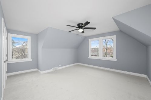 8247 Oglesby Ave, Chicago IL  60617-1927 exterior