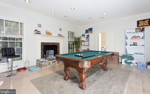 5825 Mossrock Dr, Rockville MD  20852-3237 exterior