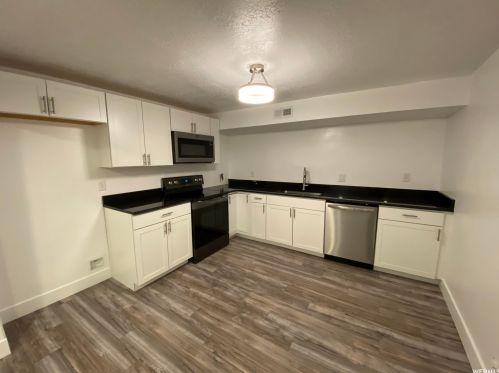 830 Ponderosa Dr, Sandy UT 84094 exterior