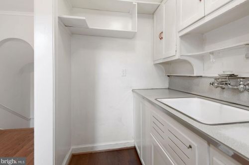 1030 31st St, Washington DC  20007-4405 exterior