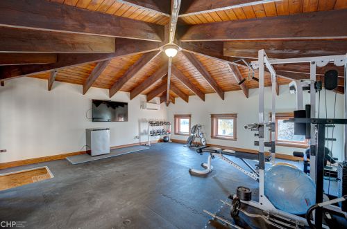 2732 Marshfield Ave, Chicago IL 60614-1016 exterior