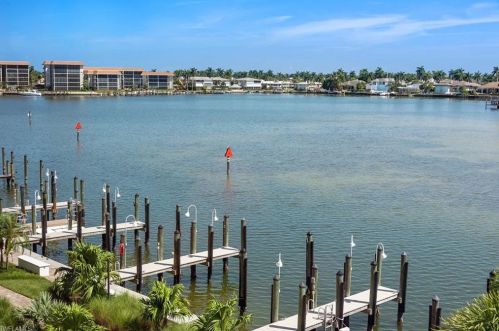 2400 Gulf Shore Blvd, Naples FL 34103-4332 exterior