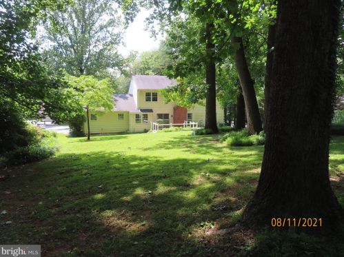 903 Ridge Dr, Mc Lean VA  22101-1633 exterior