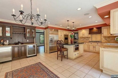 36 Saddle River Rd, Upper Saddle River NJ  07458-3205 exterior