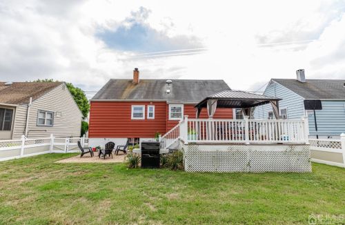 142 Bedford Ave, Iselin NJ 08830-2455 exterior