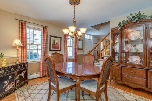 4 Hampshire Dr, Concord NH 03301-5914 exterior