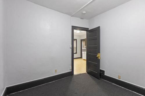 2514 Oakland Ave, Milwaukee WI  53211-3930 exterior