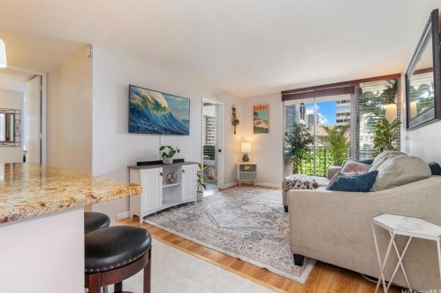 2452 Tusitala St, Honolulu, HI 96815-3154