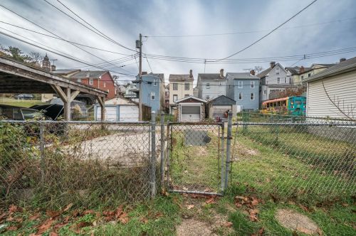 1626 Leolyn St, Pittsburgh PA  15210-3939 exterior